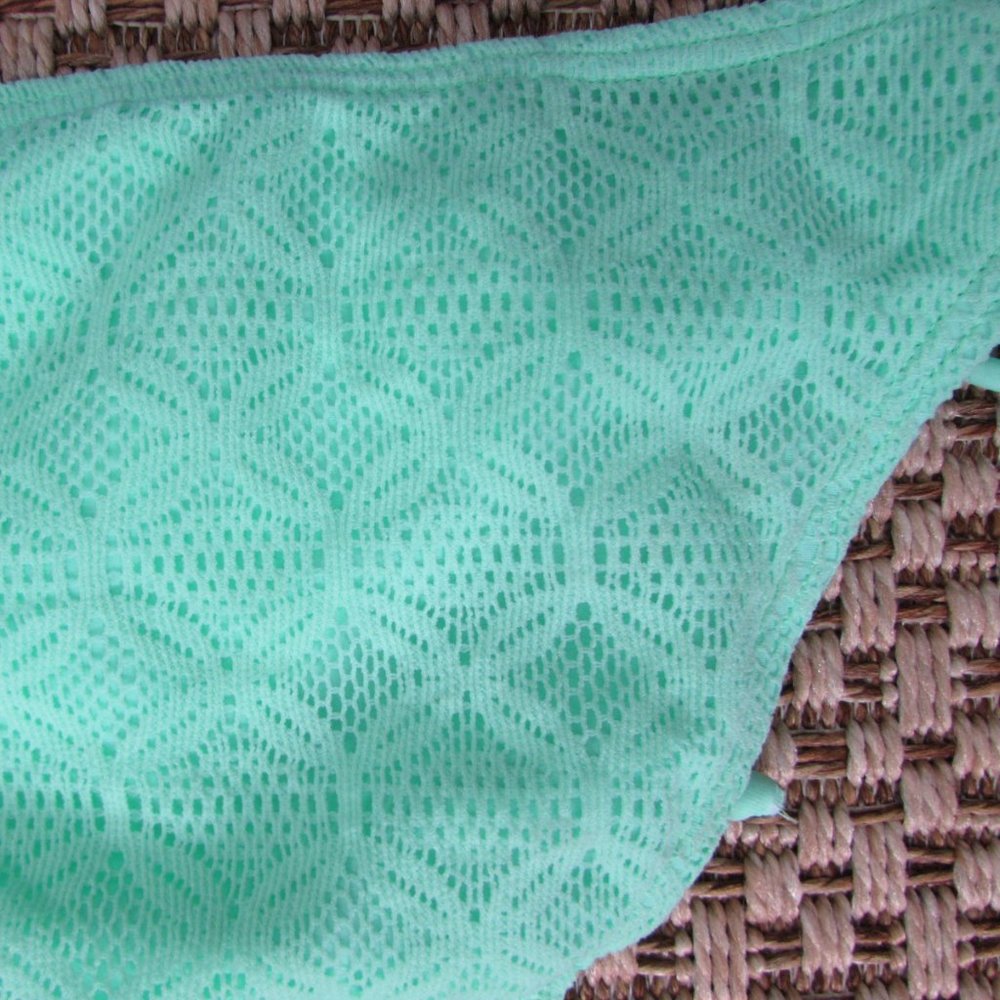 Gossip / Buckle Crochet Bottom Tankini - Picture 6 of 9